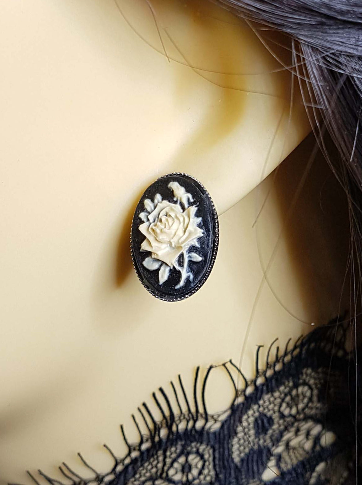 SMALL ROSE CAMEO STUD EARRINGS (IVORY)