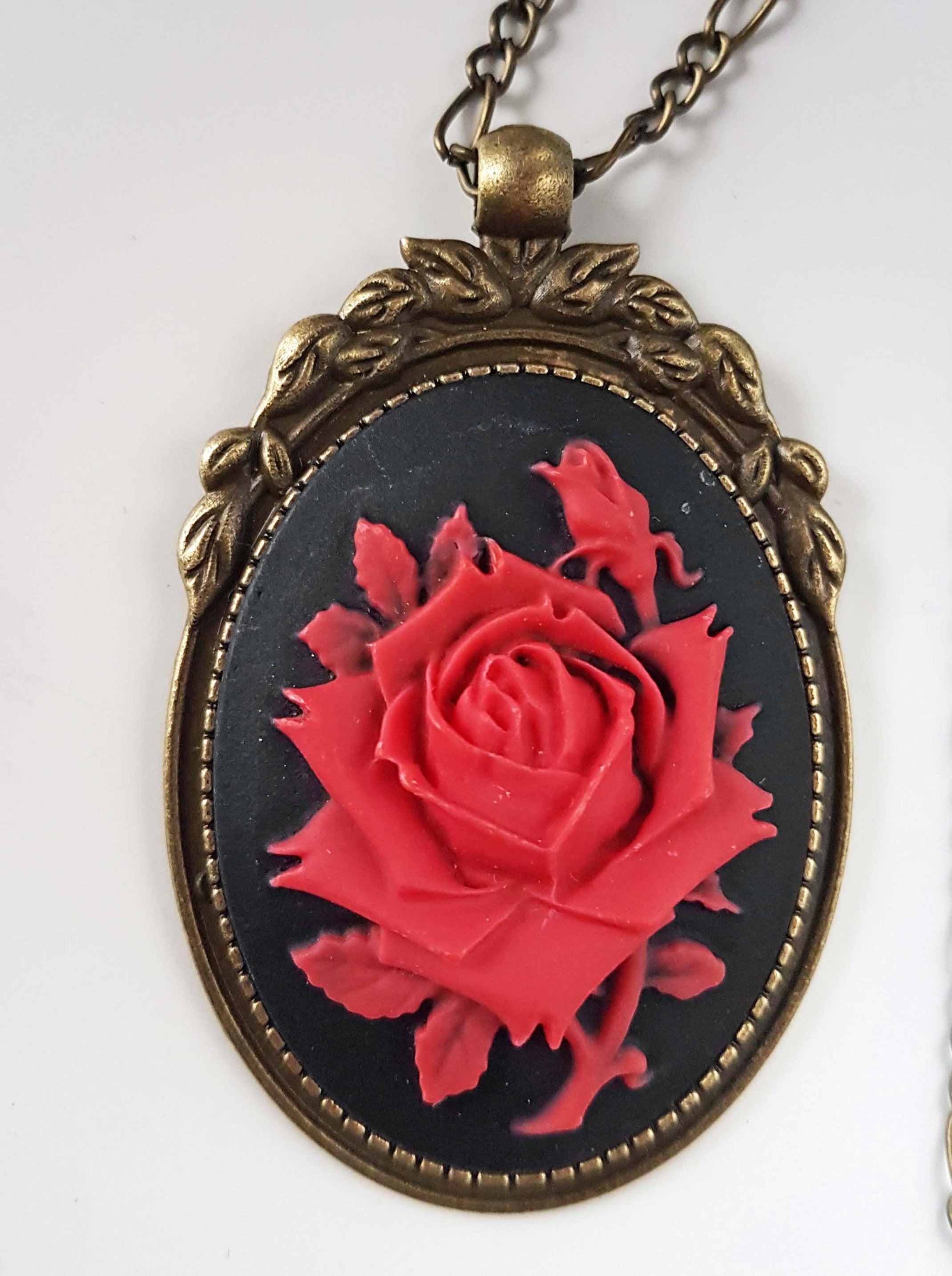 LARGE ROSE CAMEO NECKLACE | THEBLACKWARDROBE.COM.
