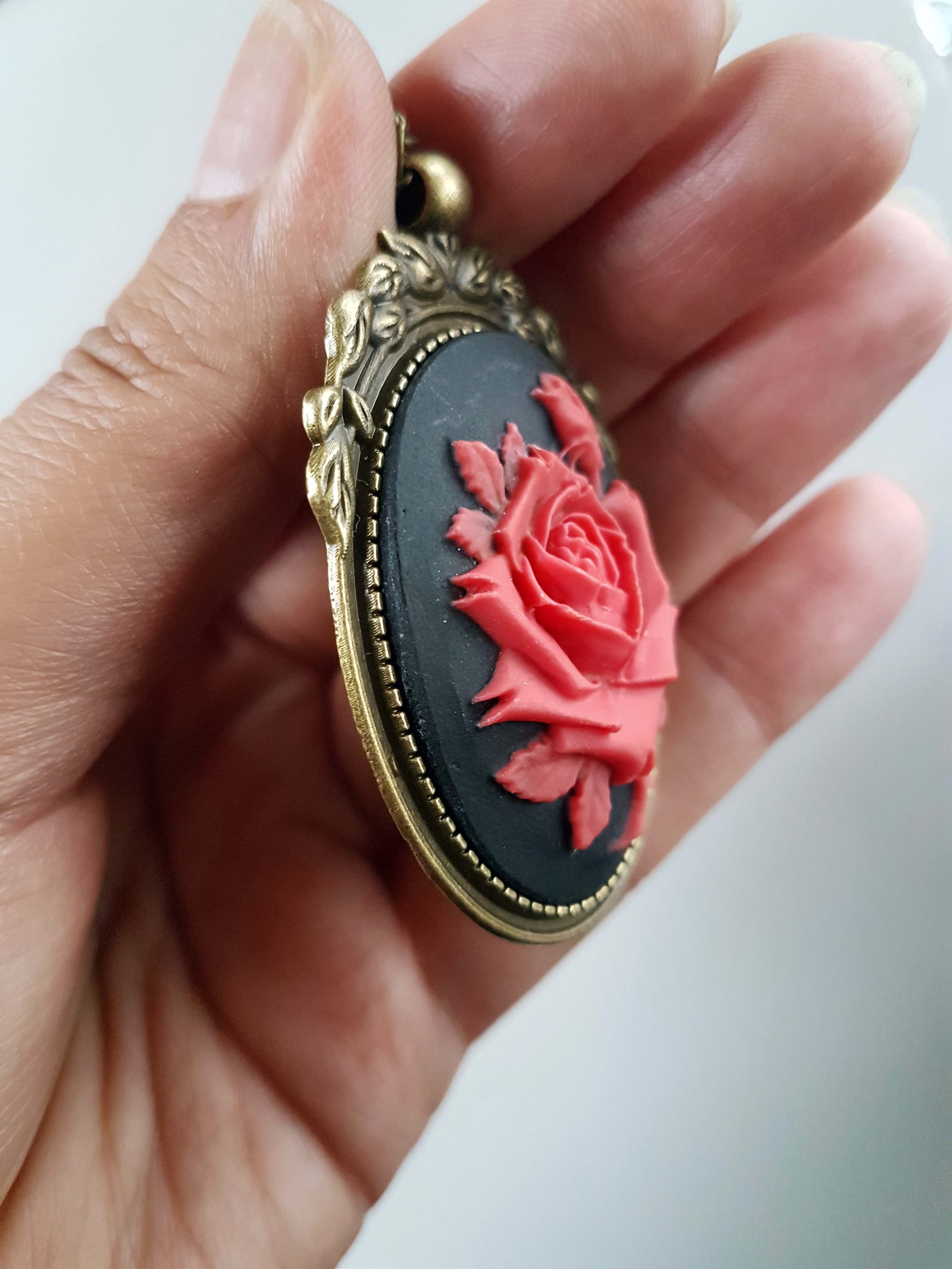 LARGE ROSE CAMEO NECKLACE | THEBLACKWARDROBE.COM.