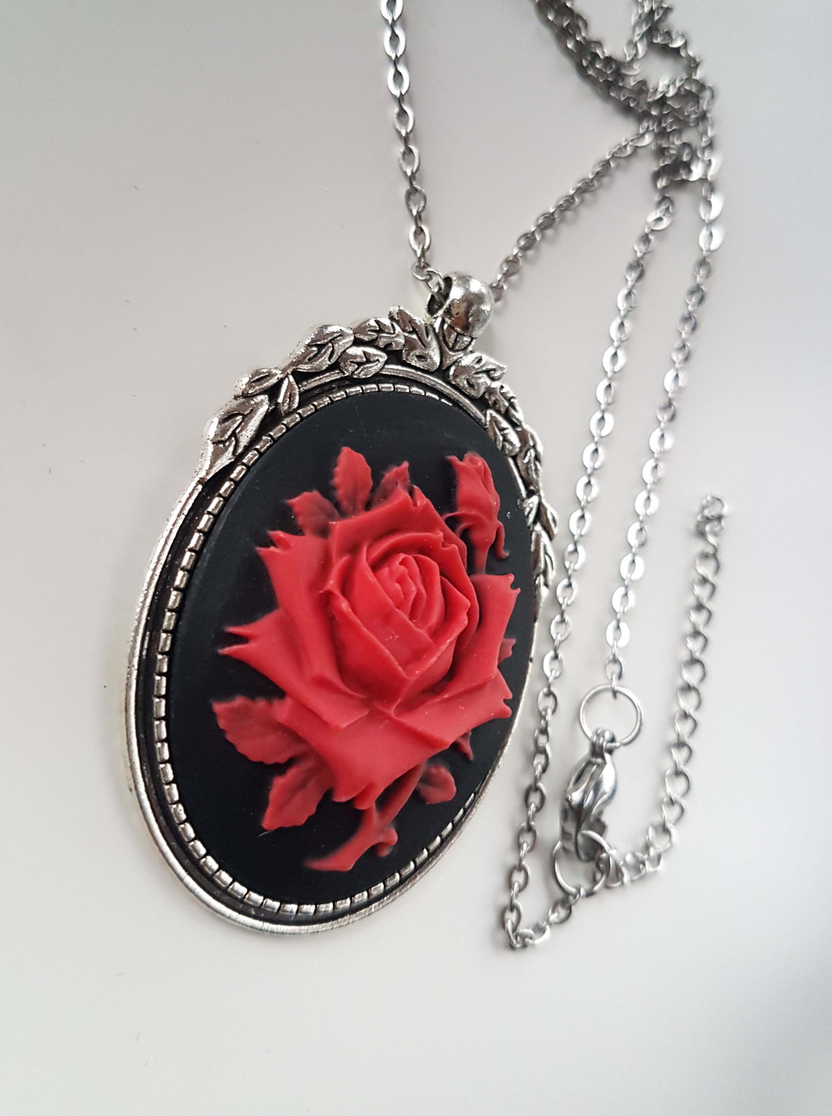 LARGE ROSE CAMEO NECKLACE | THEBLACKWARDROBE.COM.