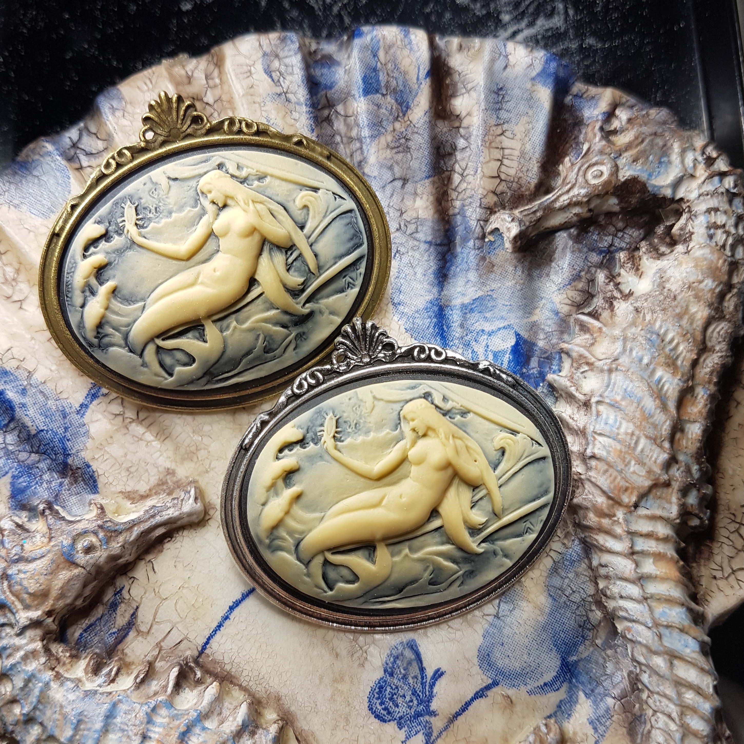 HORIZONTAL MERMAID CAMEO BROOCH | THEBLACKWARDROBE.COM.