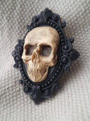 ORNATE RESIN SKULL BROOCH