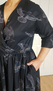 WRAP-FRONT MIDI DRESS (Noir Flying Ravens print)