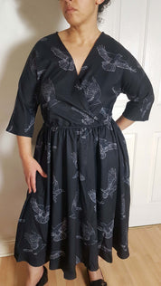 WRAP-FRONT MIDI DRESS (Noir Flying Ravens print)