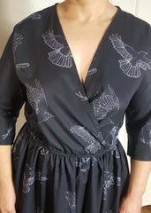 WRAP-FRONT MIDI DRESS (Noir Flying Ravens print)