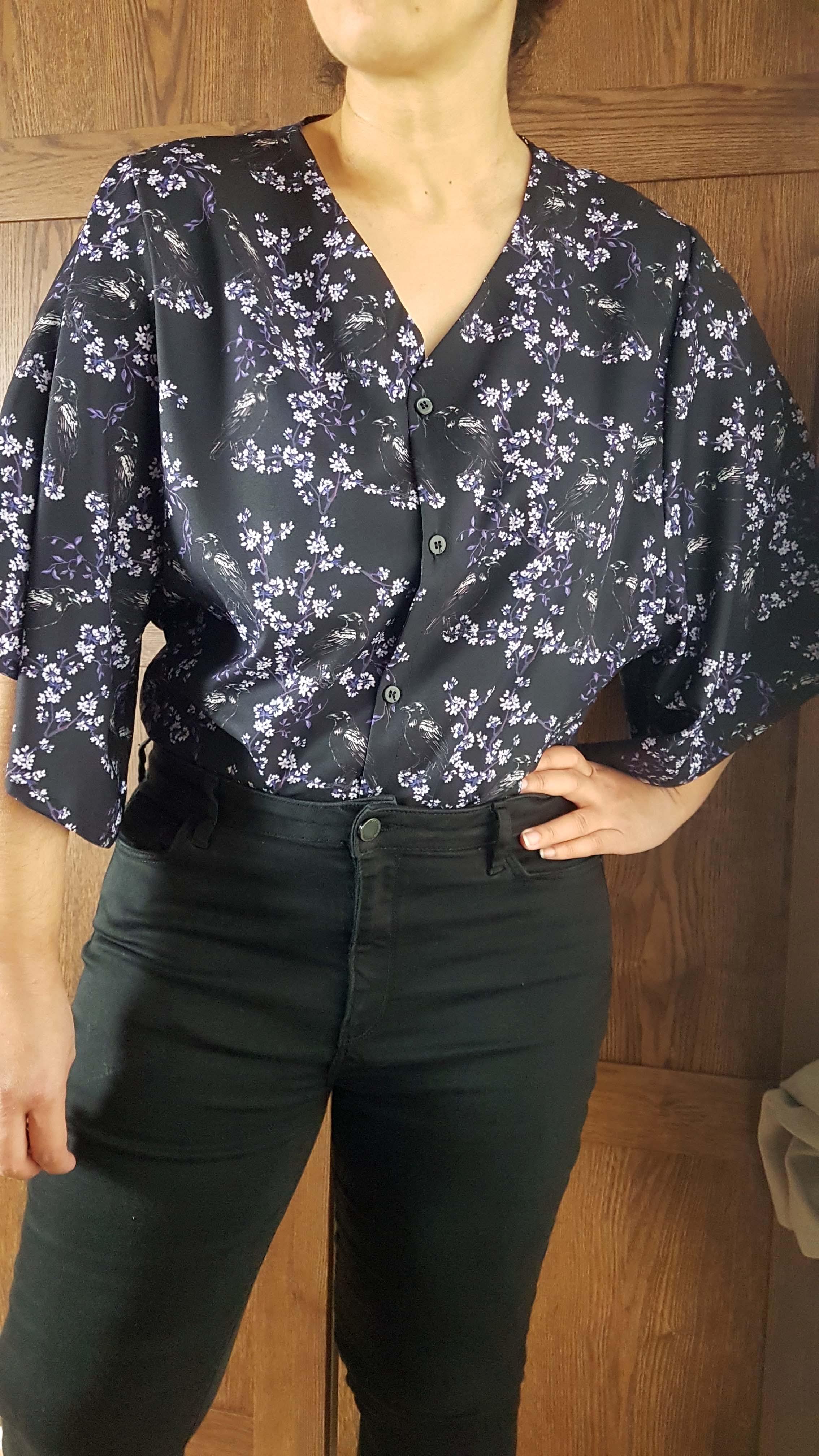 V-NECK SHIRT WITH FLOATY SLEEVES (Ravens & blossoms print)