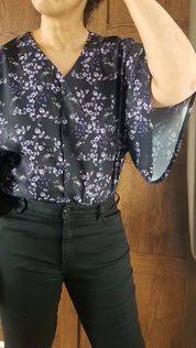 V-NECK SHIRT WITH FLOATY SLEEVES (Ravens & blossoms print)