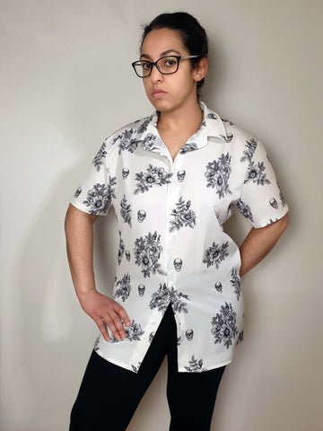 SHORT-SLEEVE COLLARED SHIRT (Vintage Floral & Skulls print)