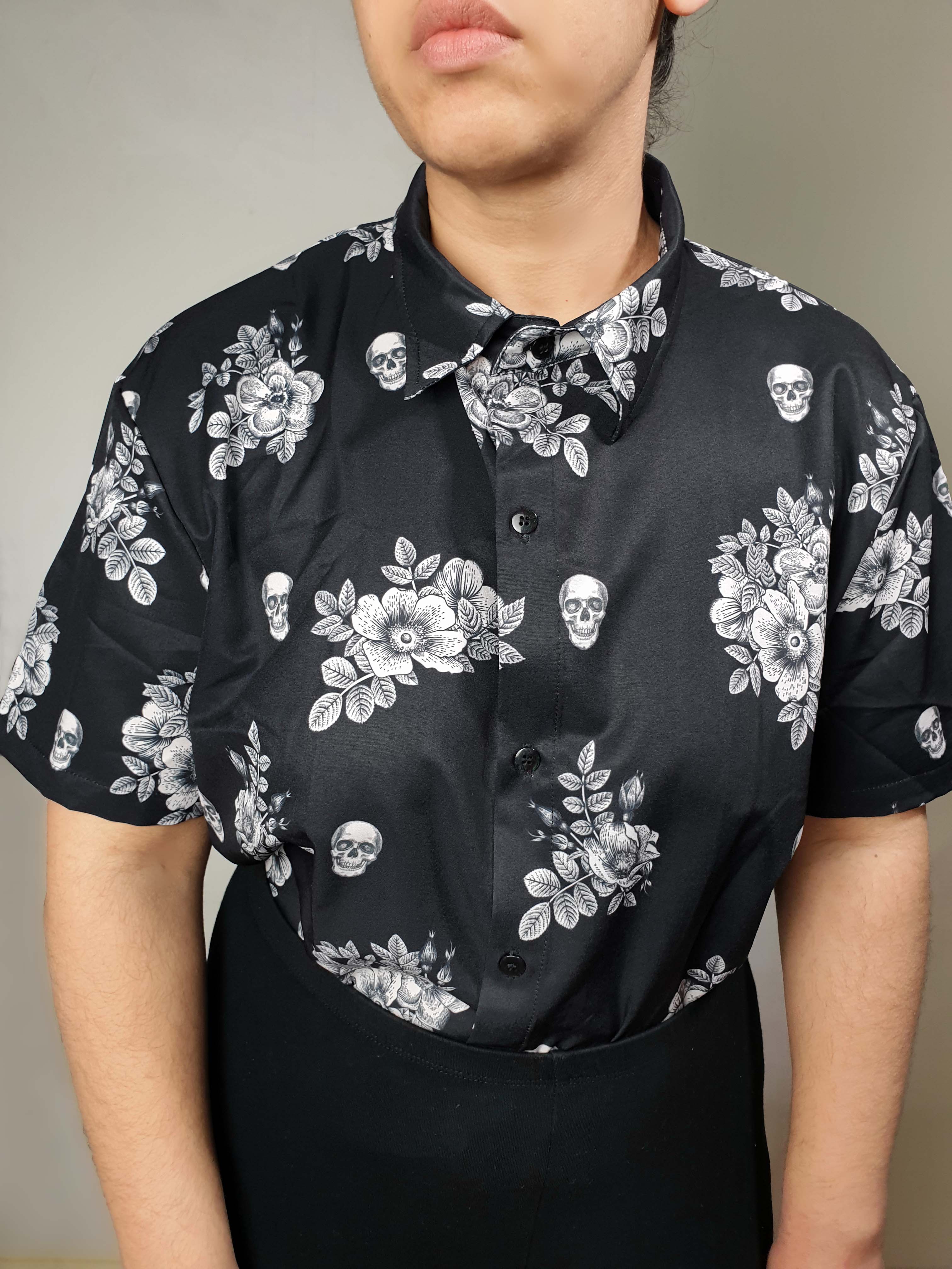 SHORT-SLEEVE COLLARED SHIRT (Vintage Floral & Skulls print)