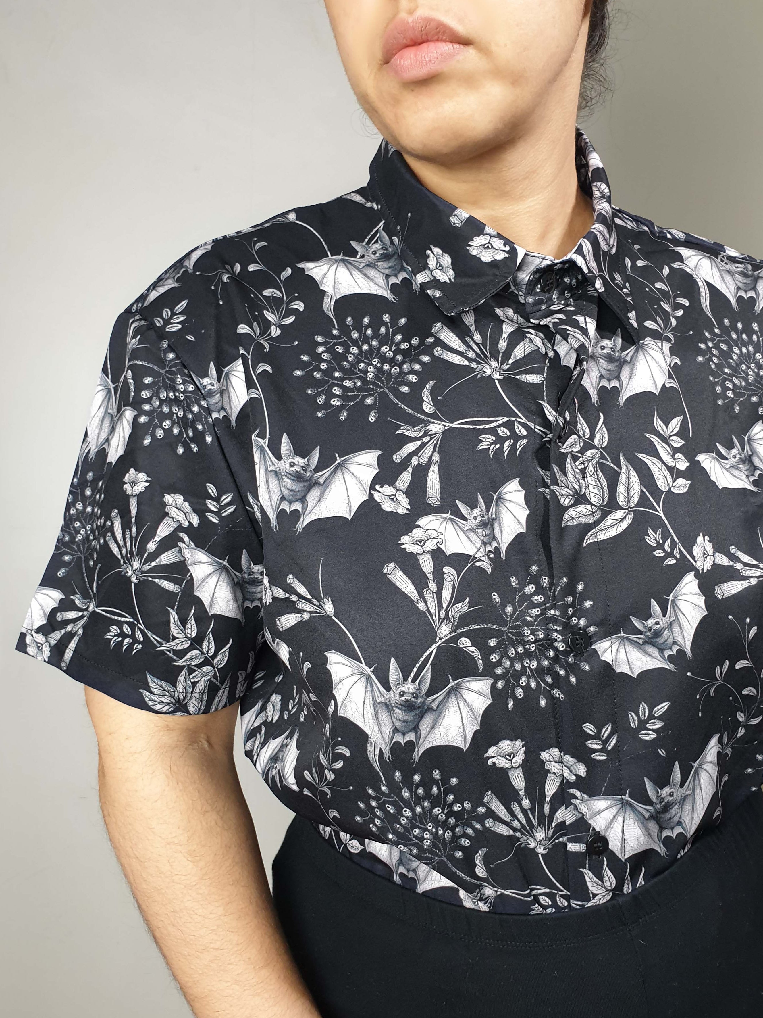 SHORT-SLEEVE COLLARED SHIRT (Botanical Bats print)