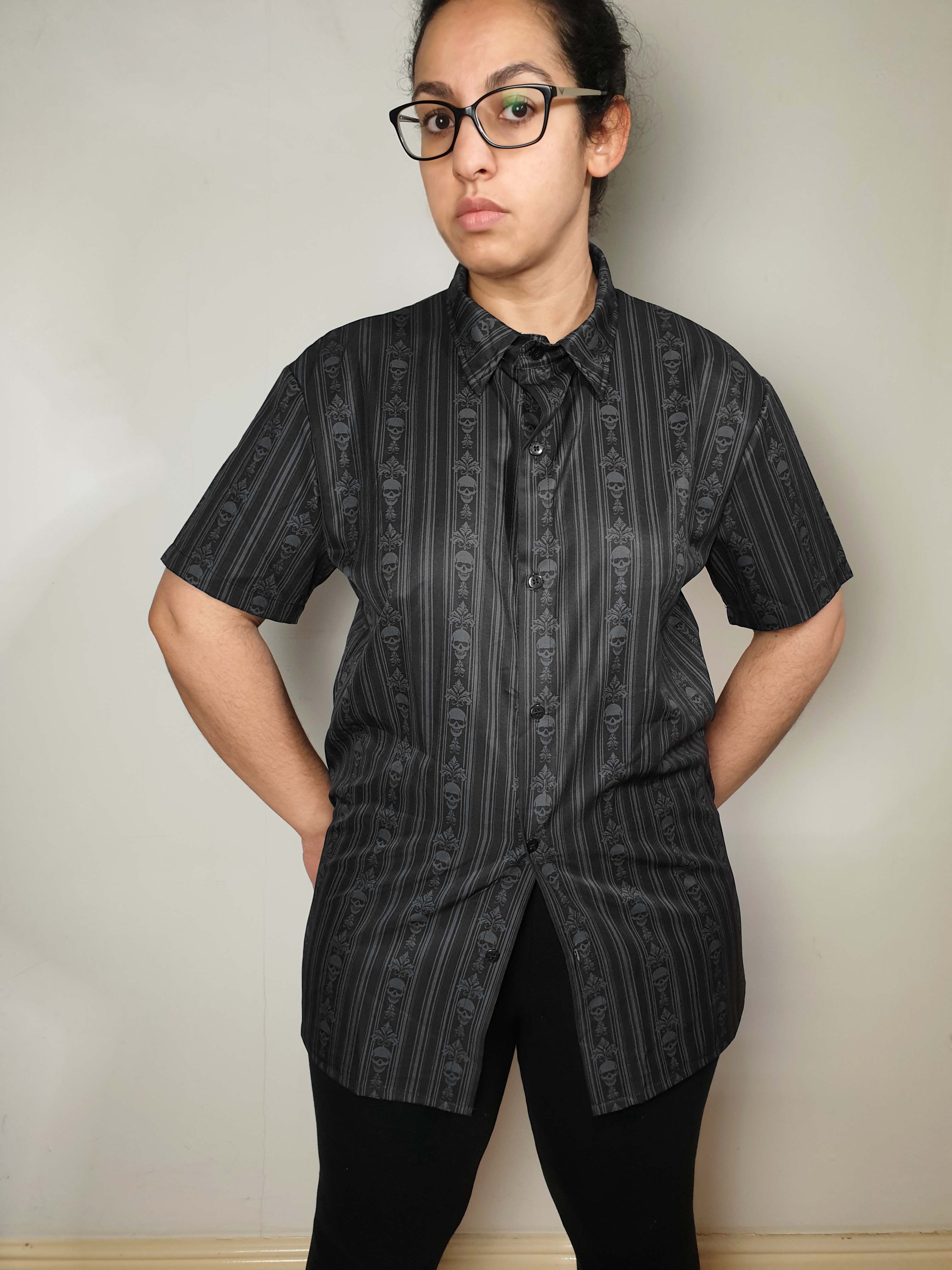 SHORT-SLEEVE COLLARED SHIRT (Baroque Skull Stripes print)