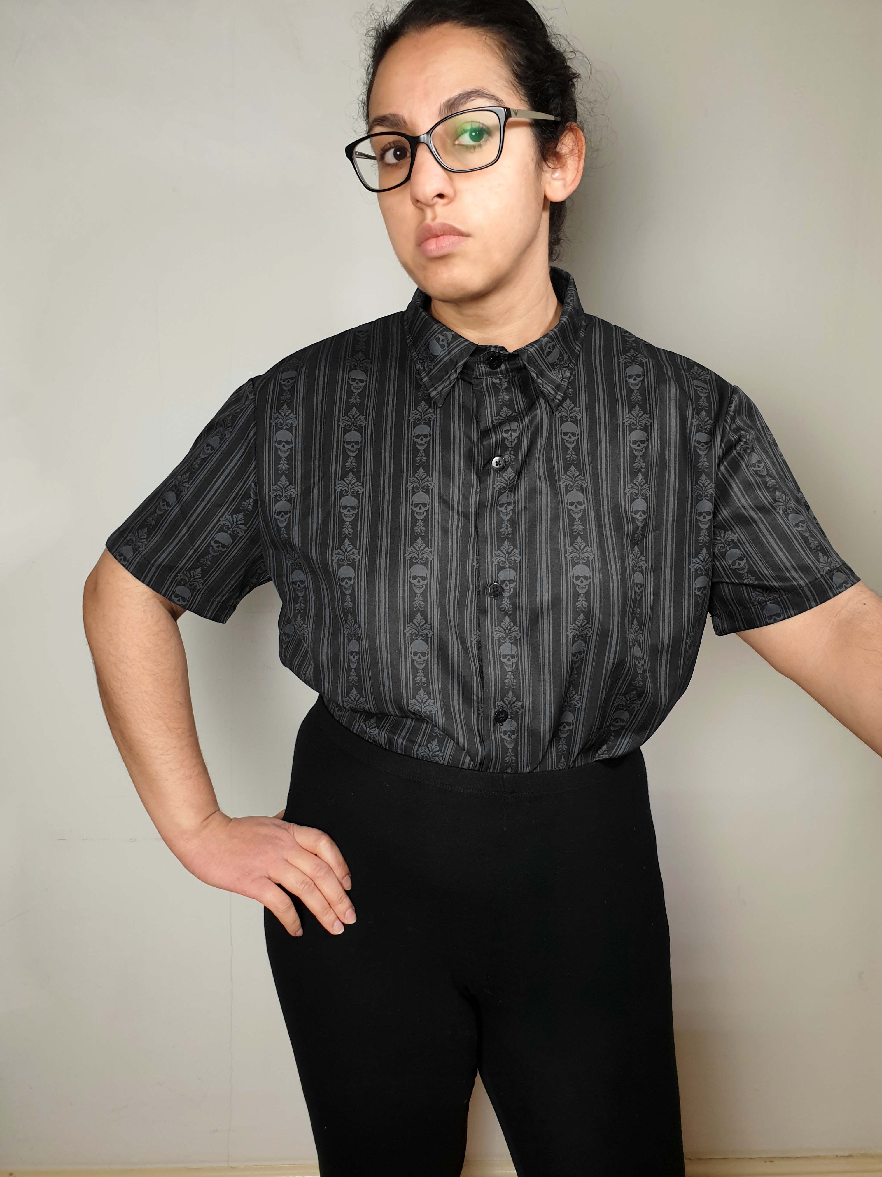 SHORT-SLEEVE COLLARED SHIRT (Baroque Skull Stripes print)