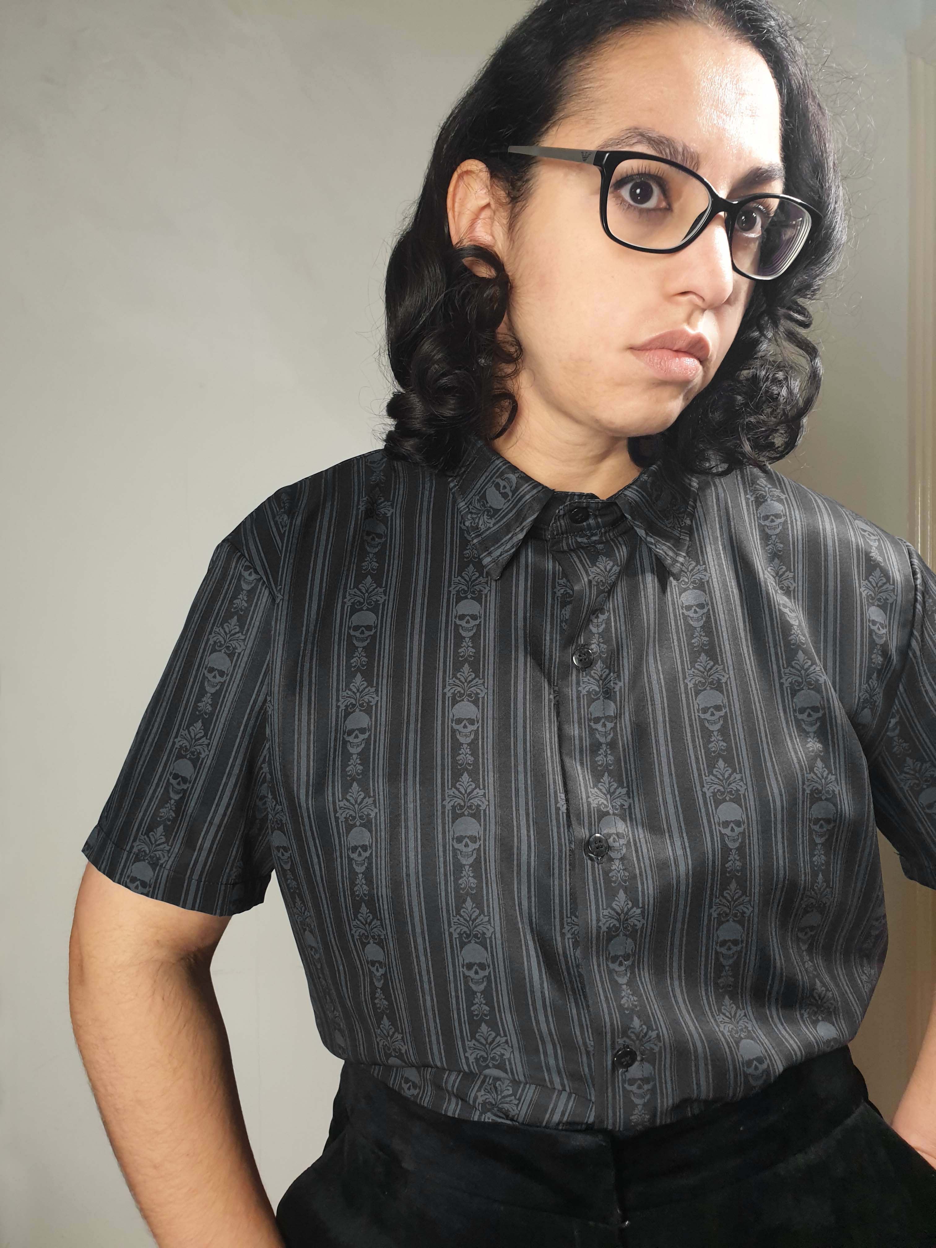 SHORT-SLEEVE COLLARED SHIRT (Baroque Skull Stripes print)