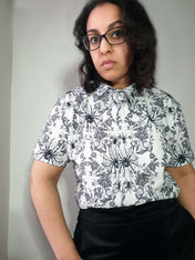 SHORT-SLEEVE COLLARED SHIRT (Spiderweb Lace print)