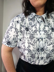 SHORT-SLEEVE COLLARED SHIRT (Spiderweb Lace print)