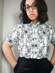 SHORT-SLEEVE COLLARED SHIRT (Spiderweb Lace print)