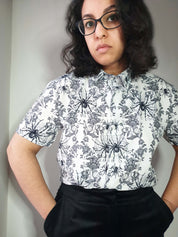 SHORT-SLEEVE COLLARED SHIRT (Spiderweb Lace print)