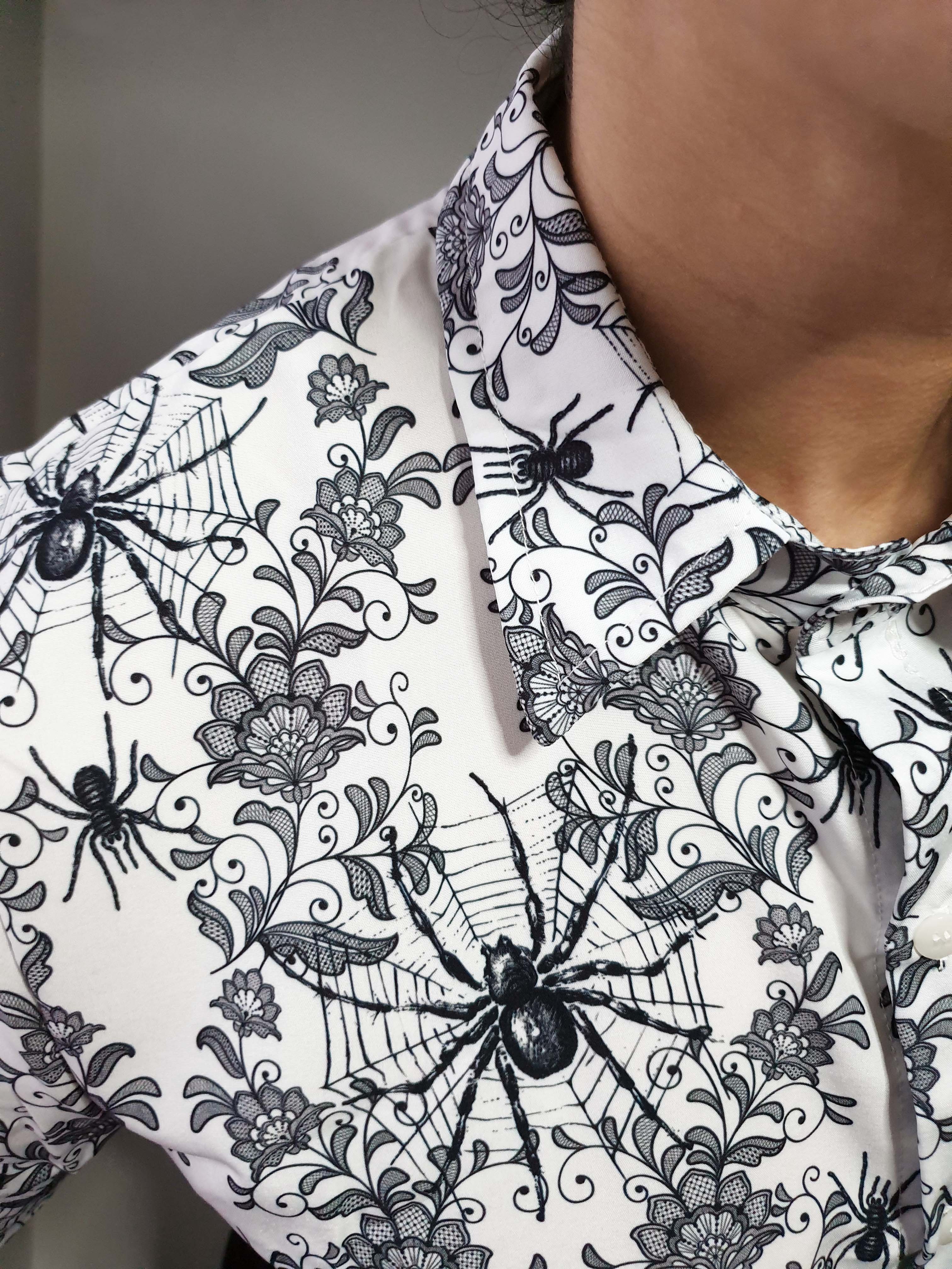 SHORT-SLEEVE COLLARED SHIRT (Spiderweb Lace print)