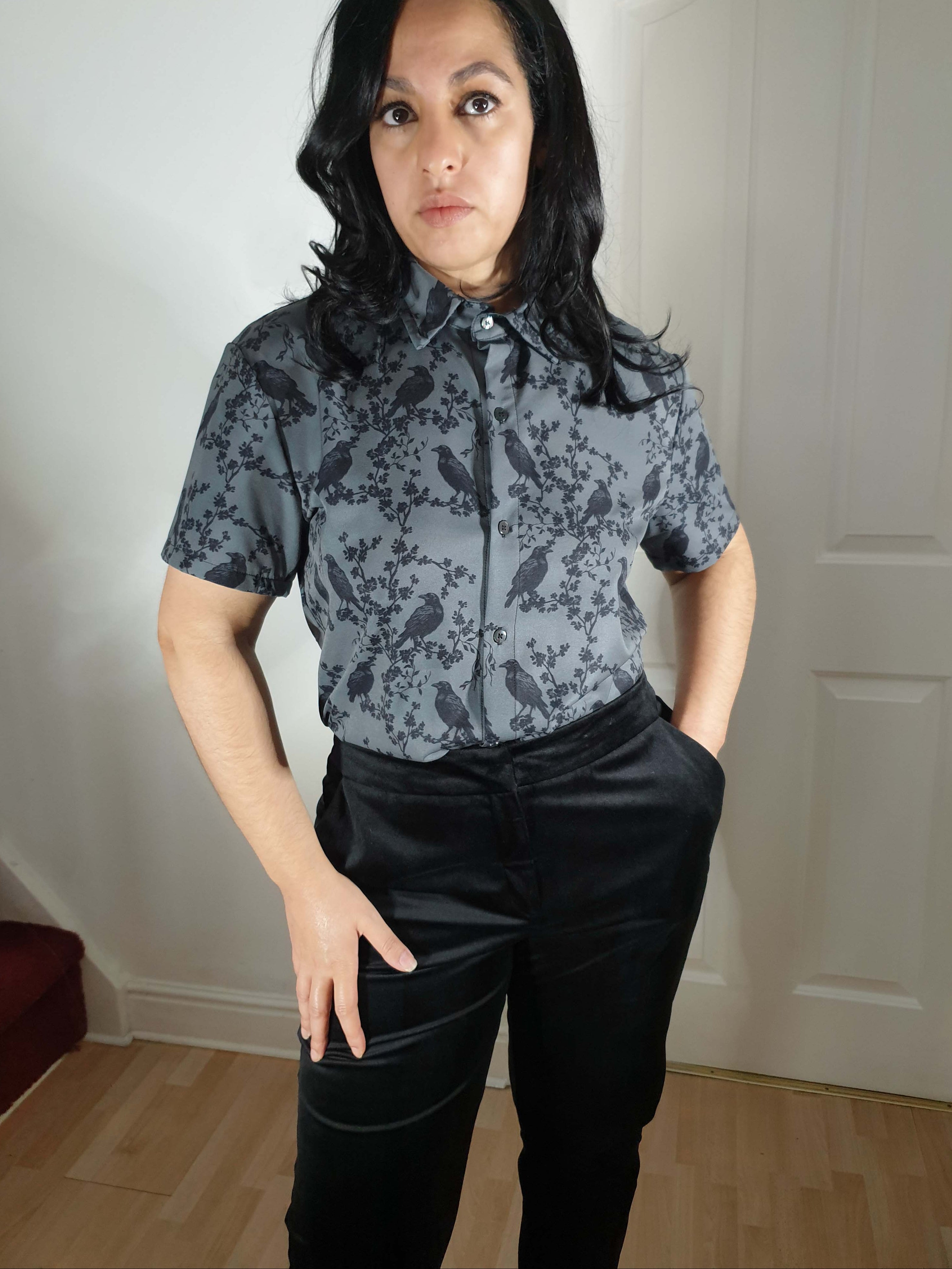 SHORT-SLEEVE COLLARED SHIRT (Grey Ravens & Blossoms)