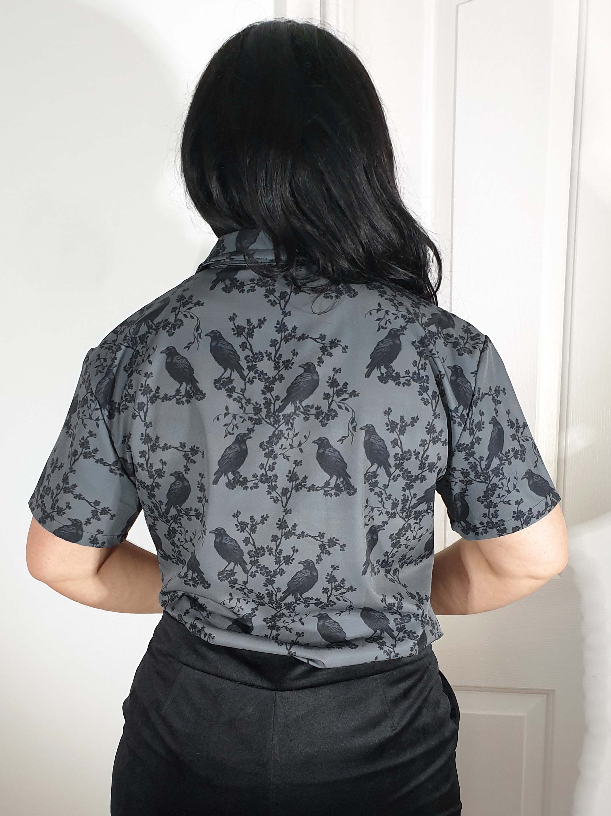 SHORT-SLEEVE COLLARED SHIRT (Grey Ravens & Blossoms)
