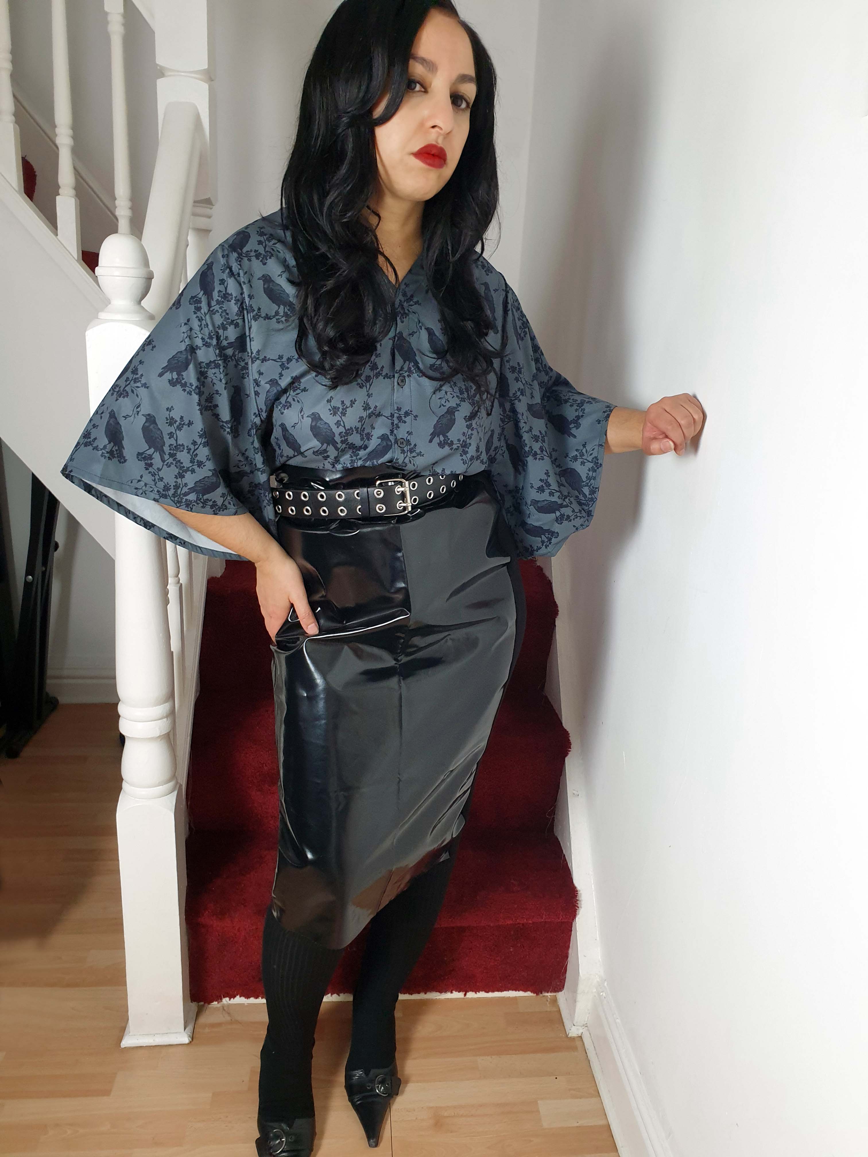 V-NECK SHIRT WITH FLOATY SLEEVES (Ravens & blossoms print)