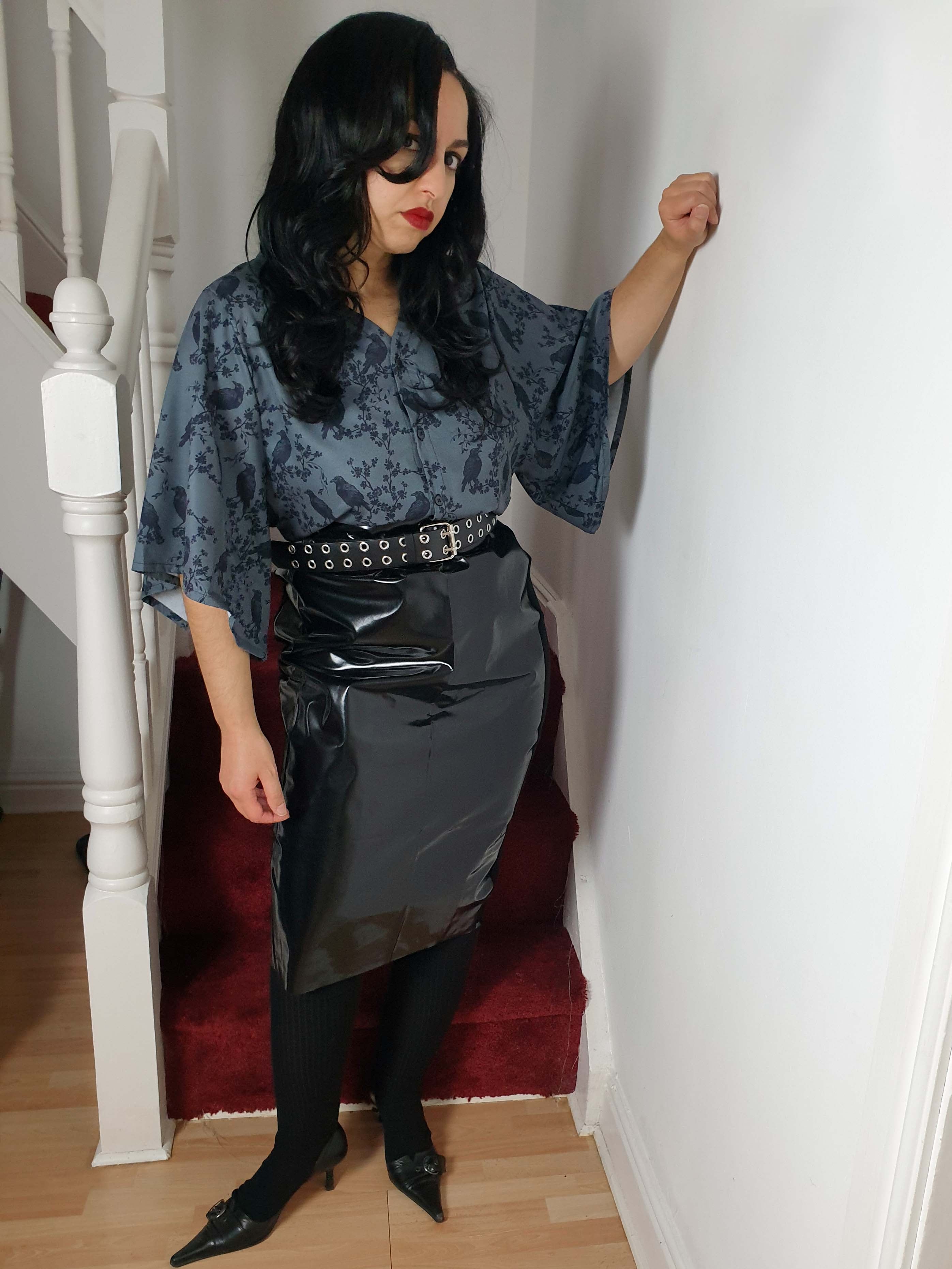 V-NECK SHIRT WITH FLOATY SLEEVES (Ravens & blossoms print)