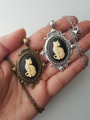 GOTHIC ORNATE CAT CAMEO NECKLACE (IVORY)