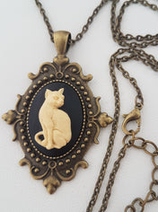 GOTHIC ORNATE CAT CAMEO NECKLACE (IVORY)