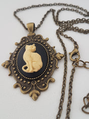 GOTHIC ORNATE CAT CAMEO NECKLACE (IVORY)
