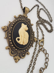 GOTHIC ORNATE CAT CAMEO NECKLACE (IVORY)