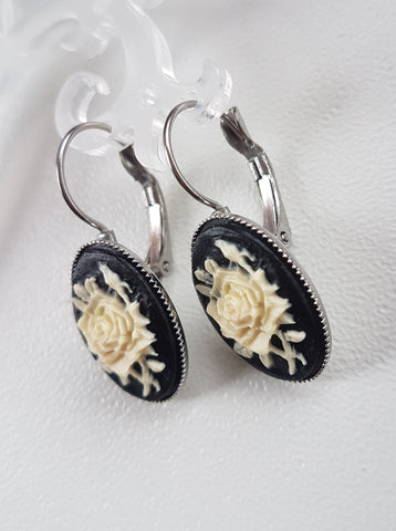 (SILVER-FINISH) SMALL ROSE CAMEO EARRINGS (OFF-WHITE)