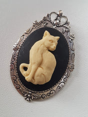 CAT CAMEO BROOCH