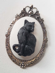 CAT CAMEO BROOCH
