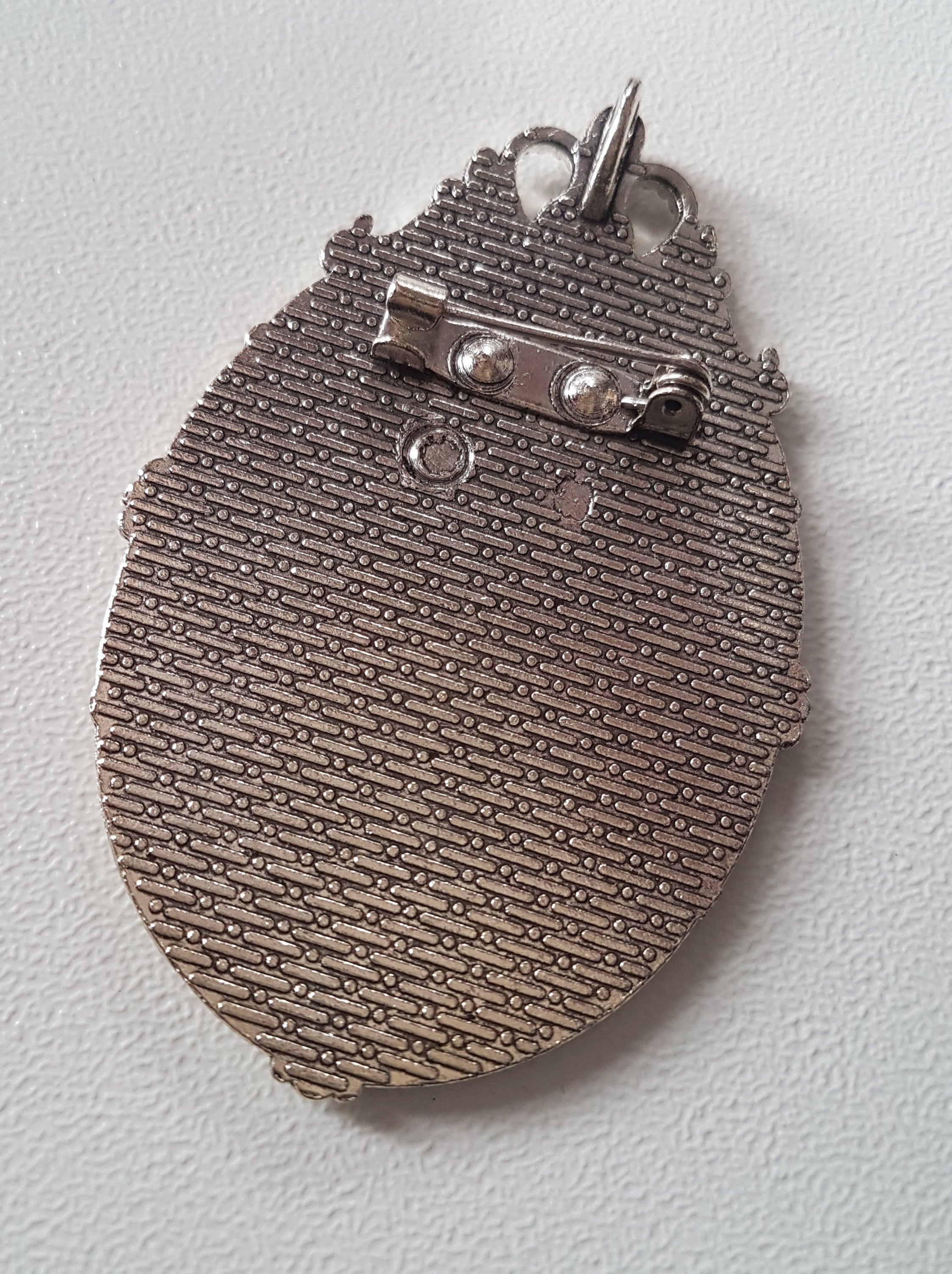 MALE SKULL SKELETON CAMEO BROOCH