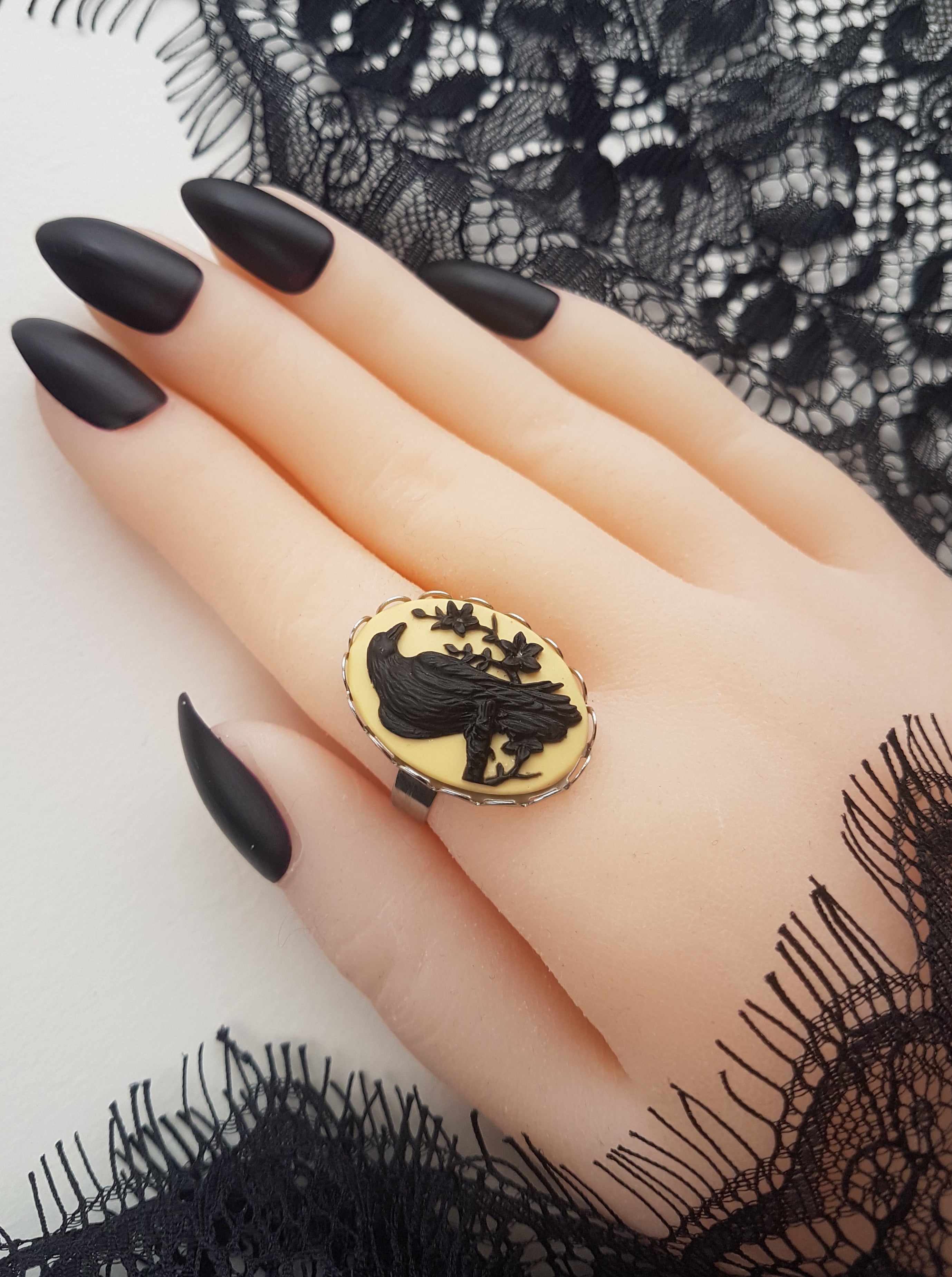 SILVER RAVEN CAMEO RING