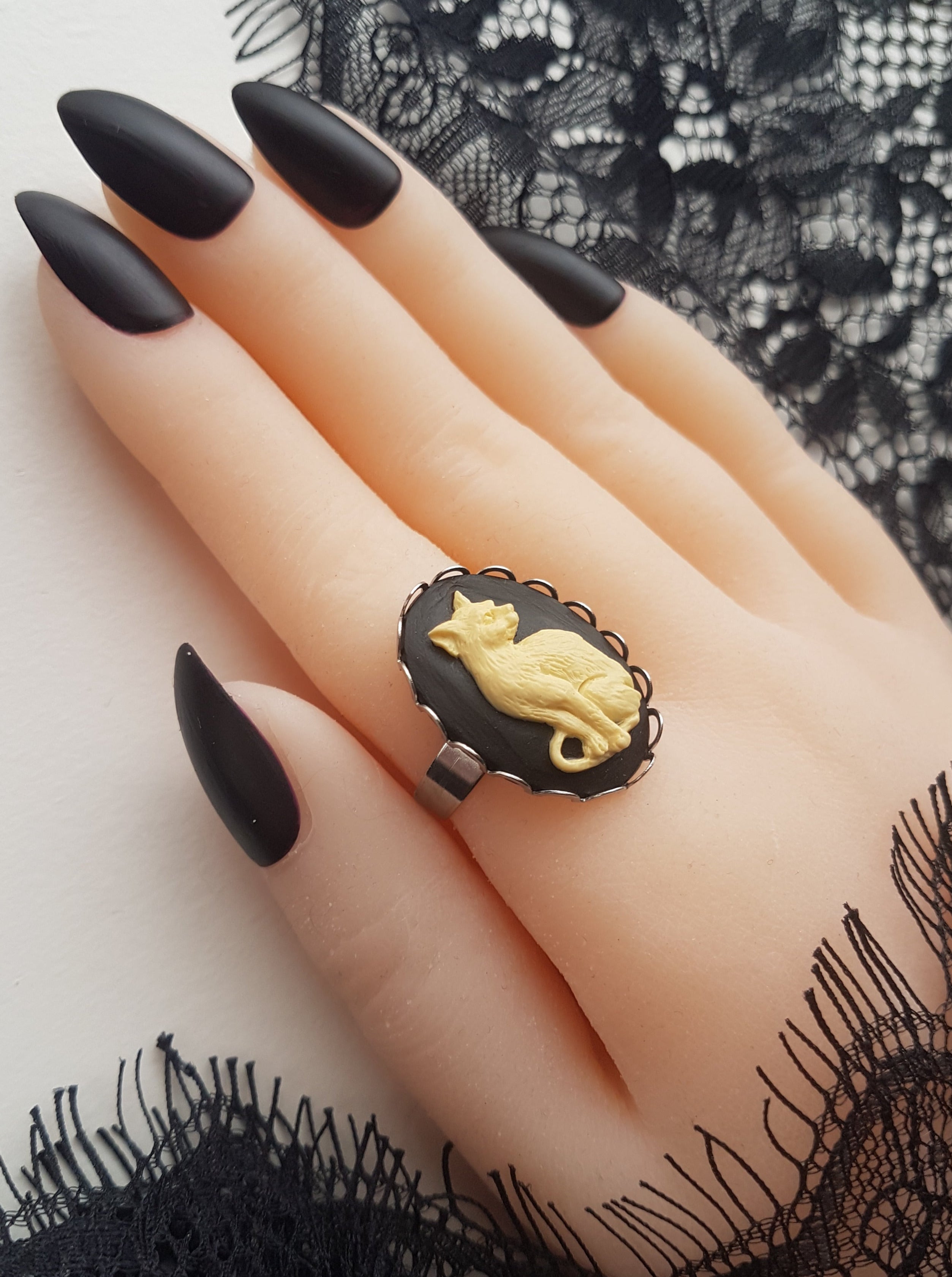 SILVER CAT CAMEO RING