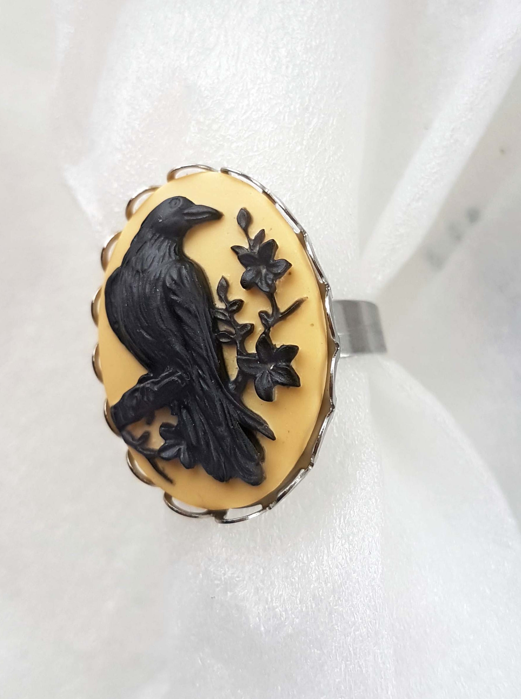 SILVER RAVEN CAMEO RING