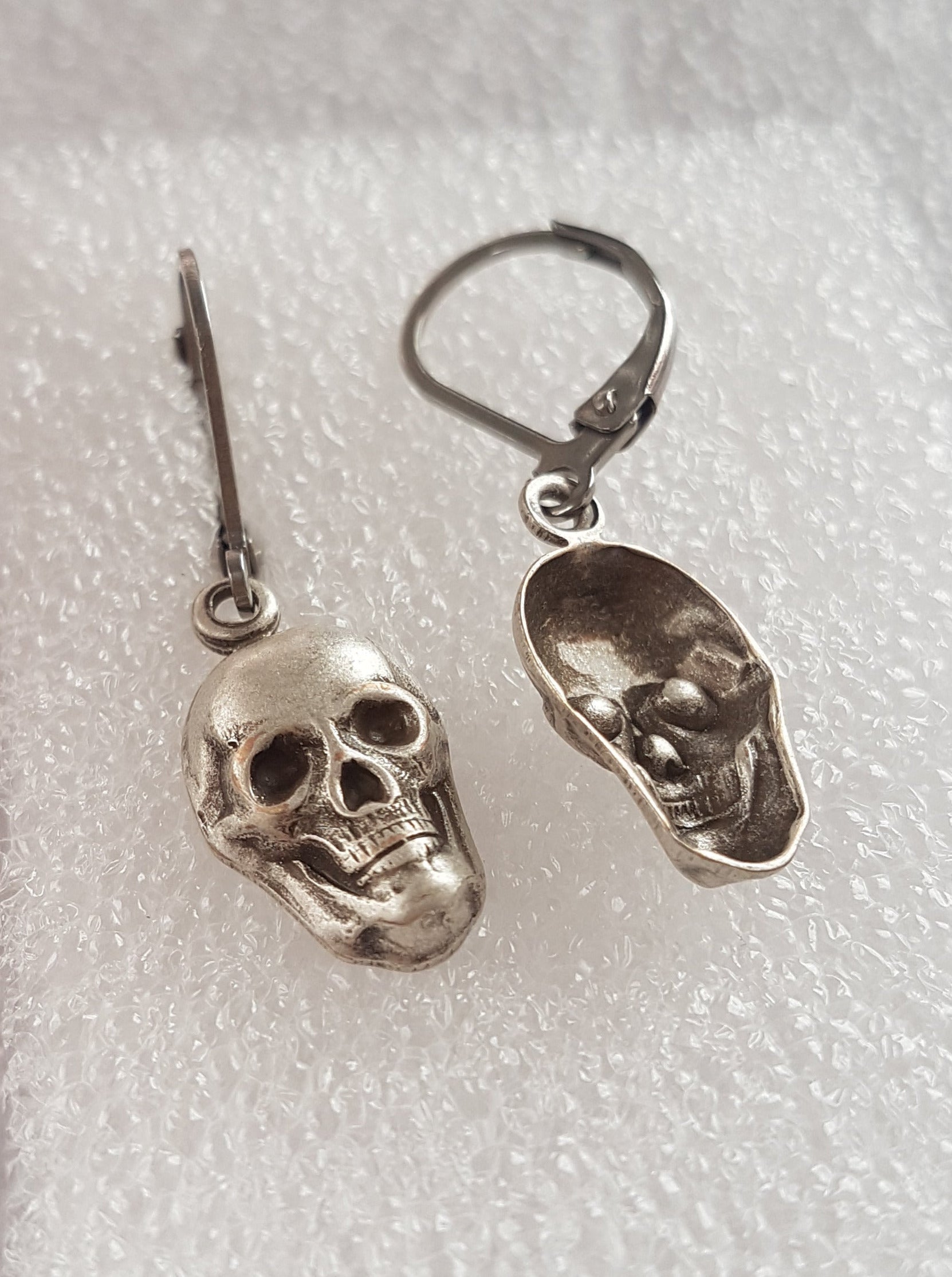 TINY SKULLS CHARM EARRINGS | THEBLACKWARDROBE.COM.