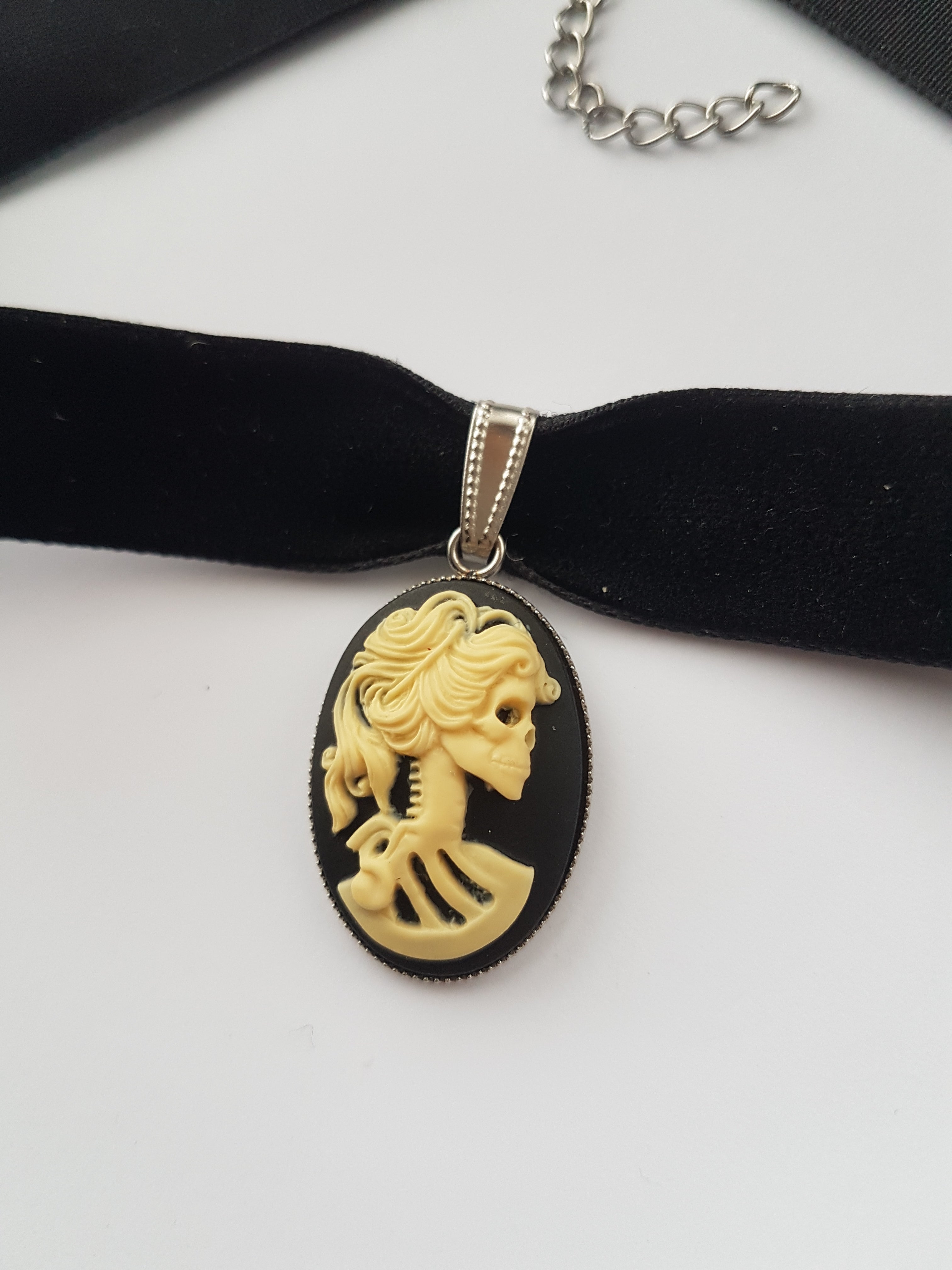 LADY SKULL SKELETON CAMEO CHOKER