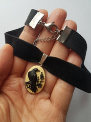 GOTHIC RAVEN CAMEO CHOKER