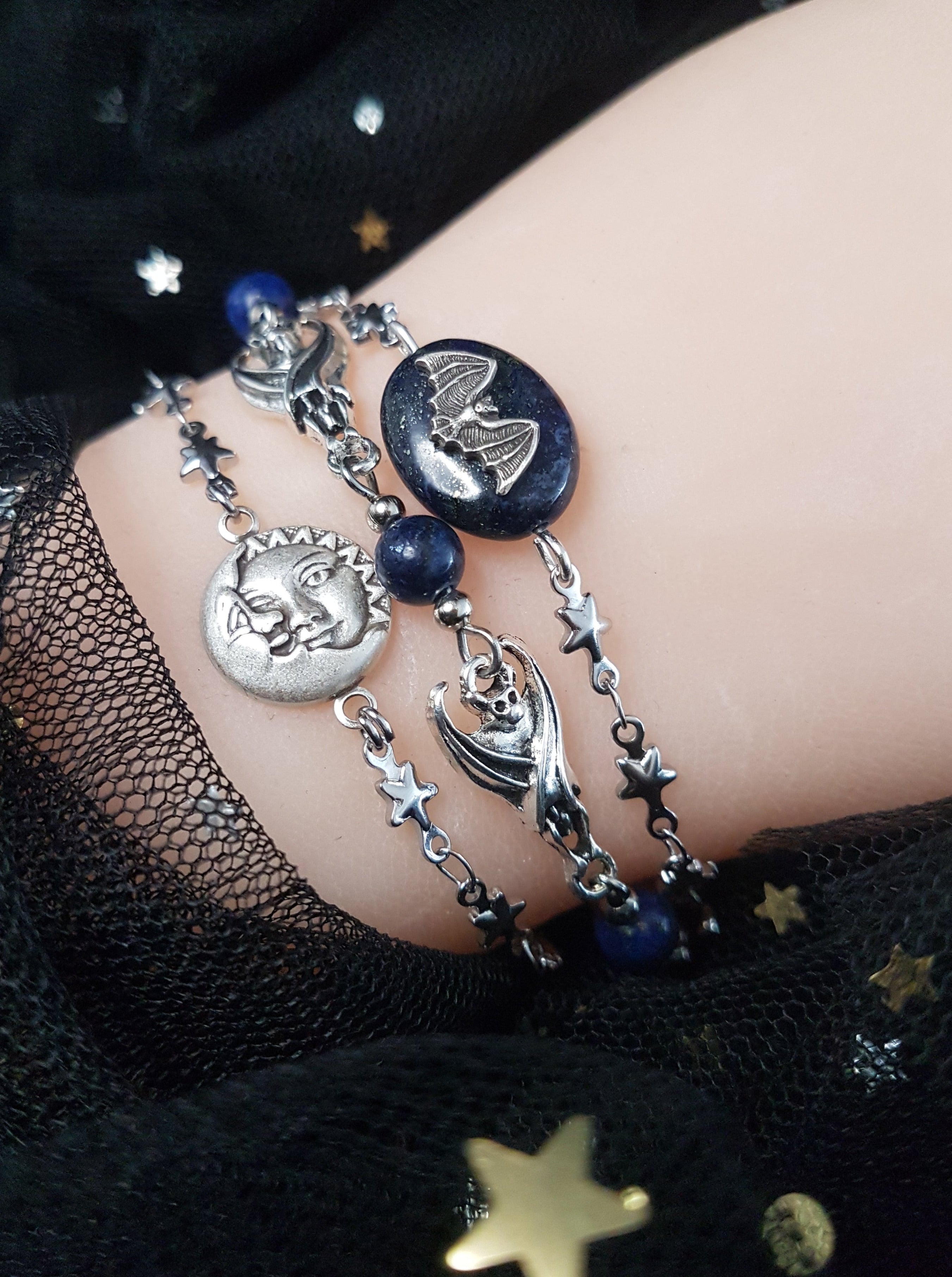 DAINTY STARS-CHAIN CELESTIAL BRACELET | THEBLACKWARDROBE.COM.