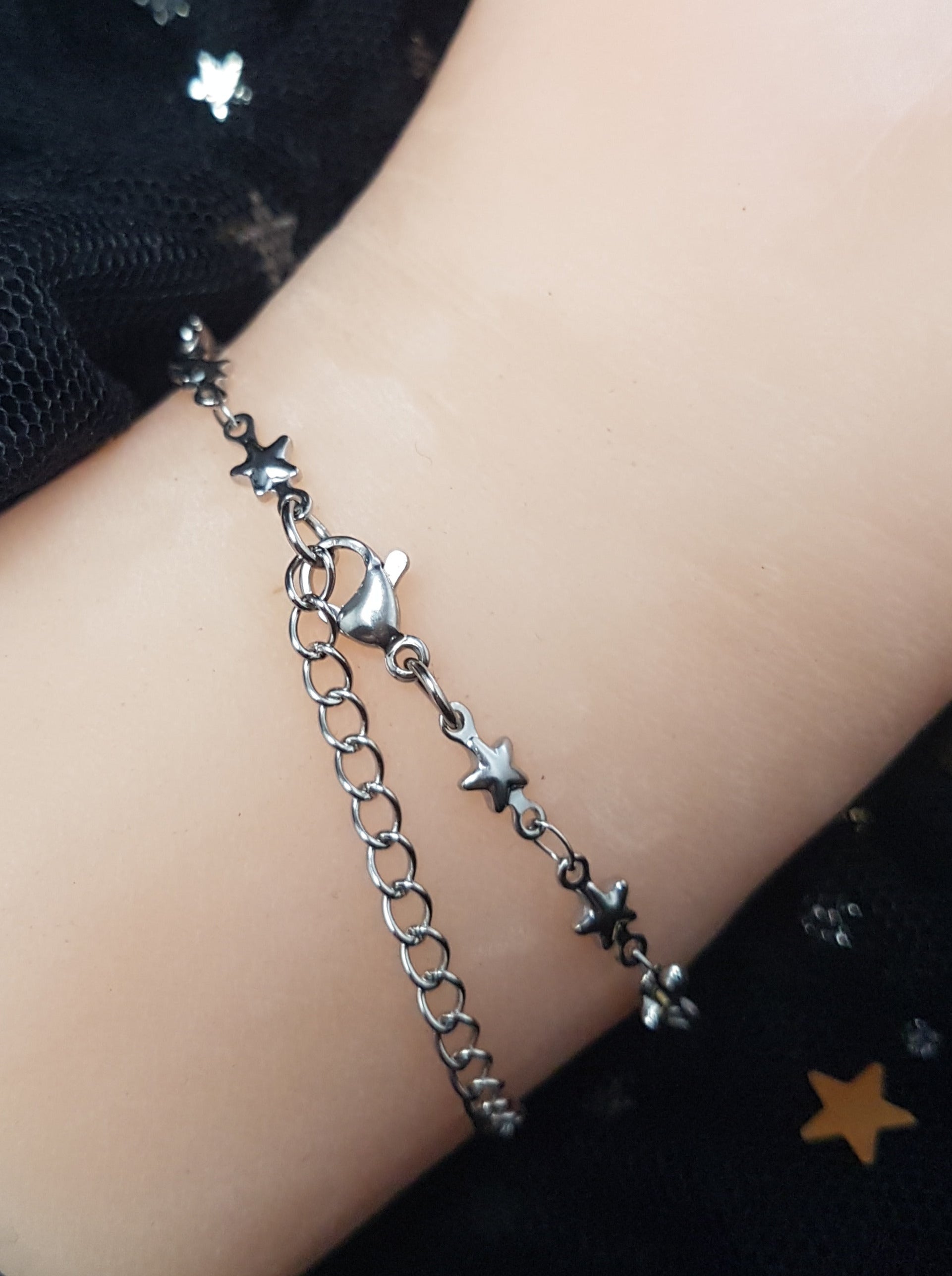 DAINTY STARS-CHAIN CELESTIAL BRACELET | THEBLACKWARDROBE.COM.