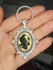 (silver-finish) RAVEN CAMEO KEYRING - imperfect item