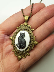 GOTHIC ORNATE CAT CAMEO NECKLACE (BLACK)