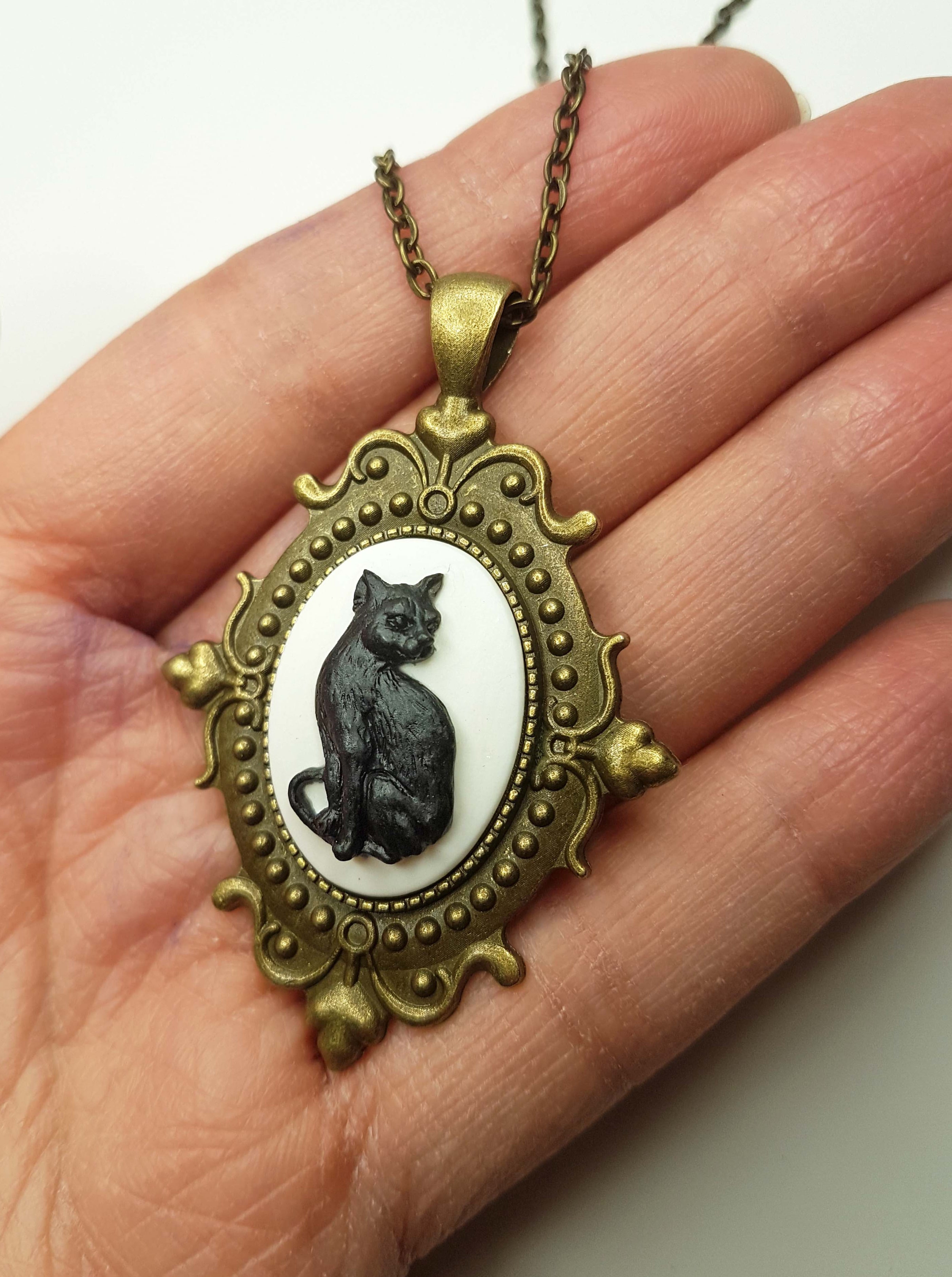 GOTHIC ORNATE CAT CAMEO NECKLACE (BLACK)