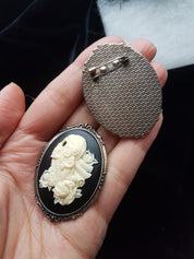 SKULL CORPSE BRIDE AND GROOM CAMEO BROOCH SET