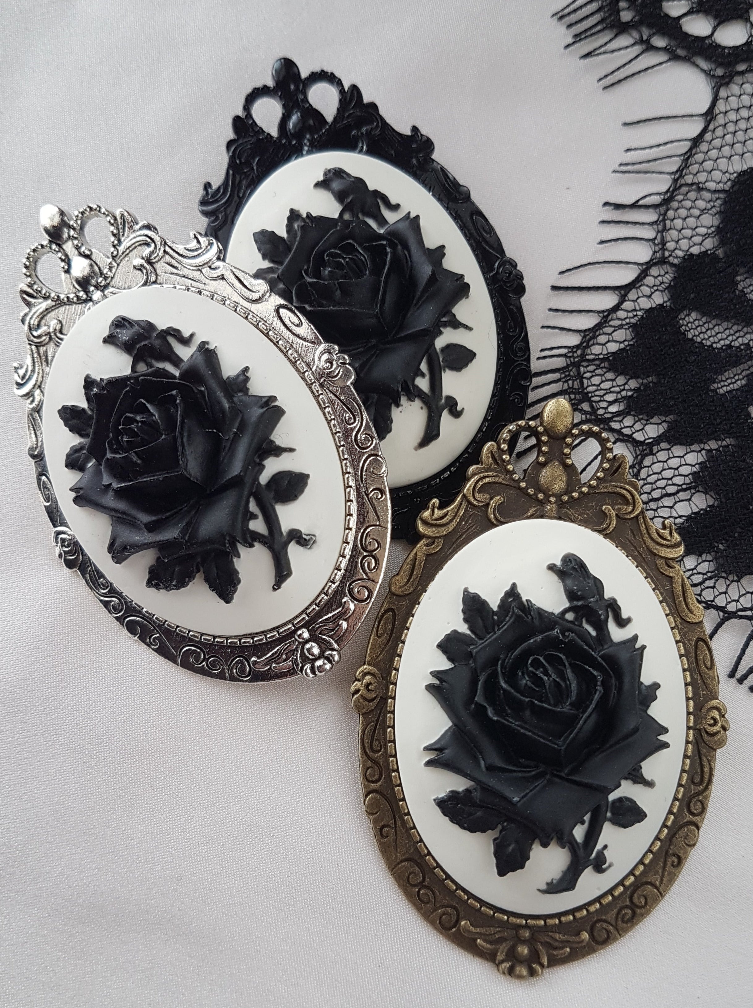 GOTHIC BLACK&WHITE ROSE CAMEO BROOCH