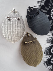 GOTHIC BLACK&WHITE ROSE CAMEO BROOCH