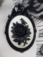 GOTHIC BLACK&WHITE ROSE CAMEO BROOCH