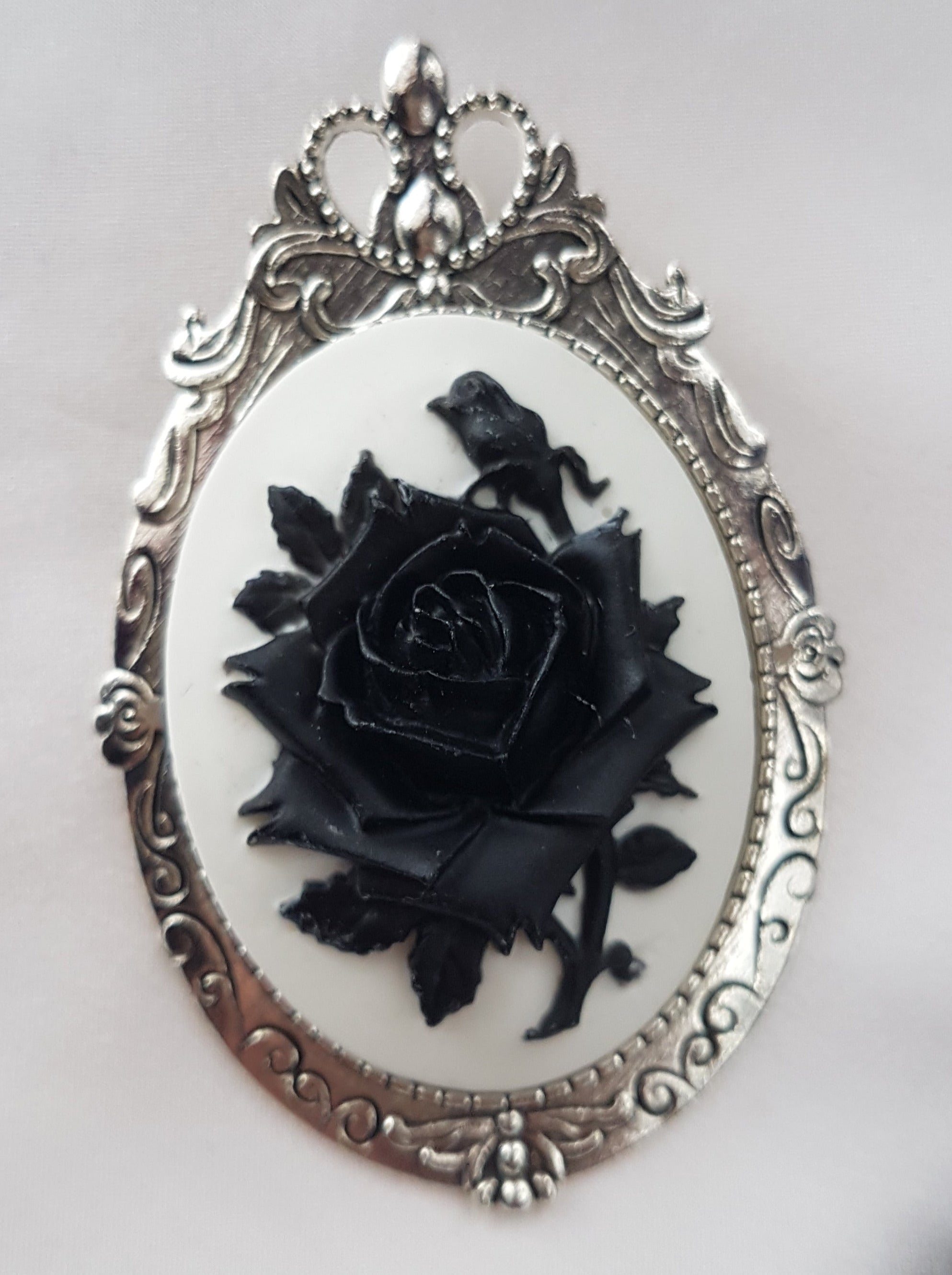 GOTHIC BLACK&WHITE ROSE CAMEO BROOCH